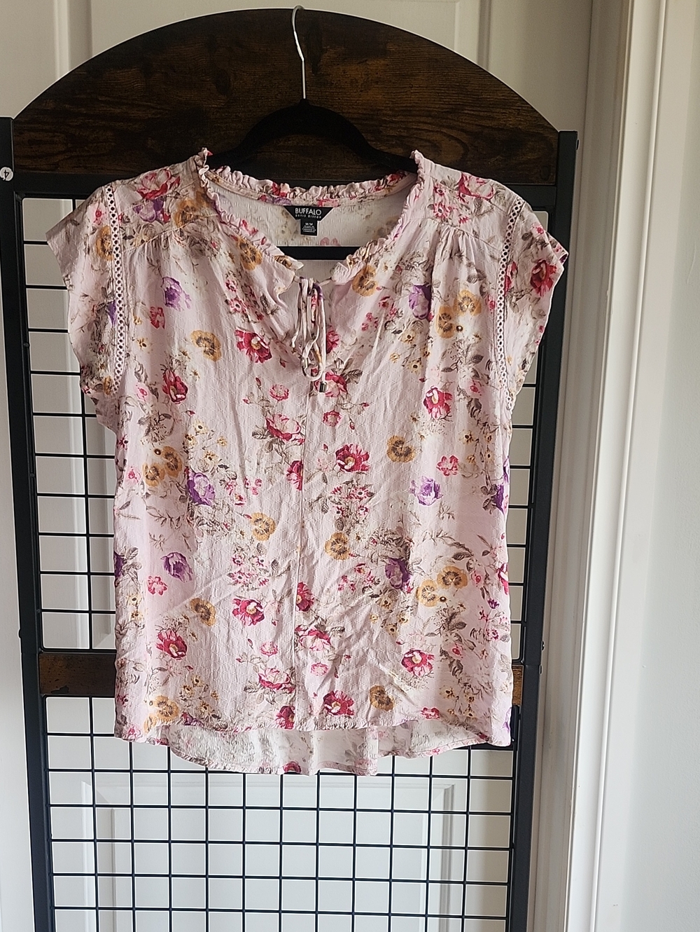 Buffalo David Bitton Light Pink Floral Tie-Neck Cap-Sleeve Blouse